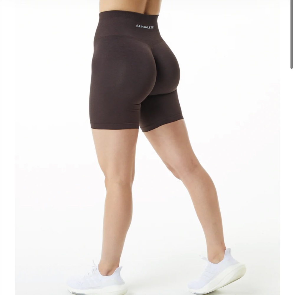 Alphalete amplify 7.5 inch biker shorts size small